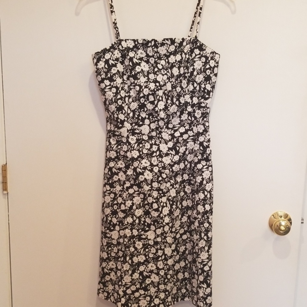 Ann Taylor's black &white floral print dress 2P